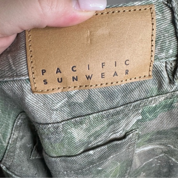 PacSun Tree Camo Low Rise Baggy Pants Women’s Size 28 - Picture 12 of 13